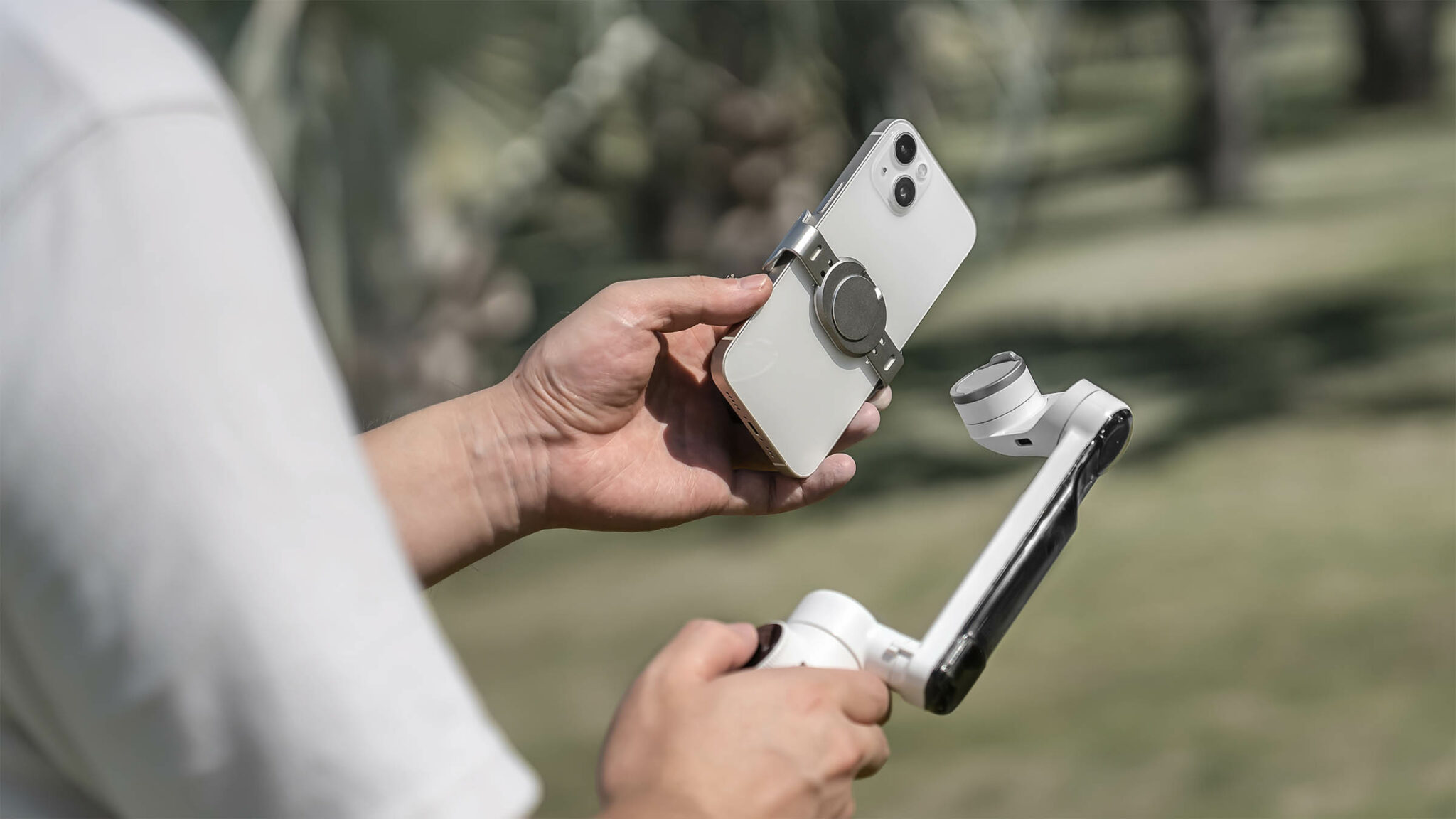 Insta360 Flow Announced Smartphone Gimbal With AI Tracking Stabilizer