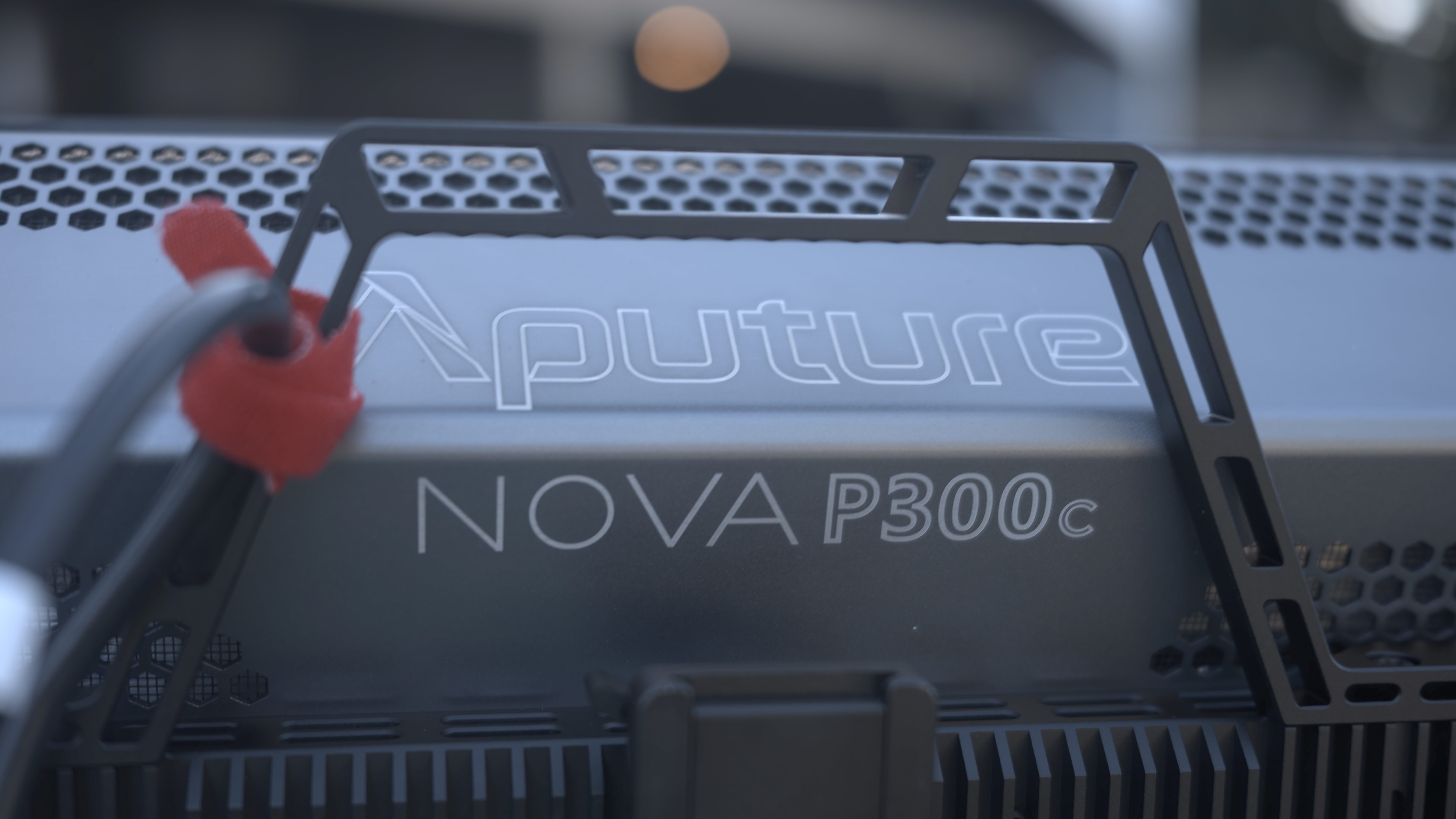 Aputure NOVA P300c LEDパネルライトレビュー | CineD
