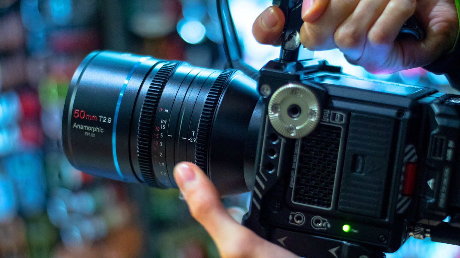 SIRUI 50mm T2.9 1.6x Anamorphic Lens on RED KOMODO – Real-World Review ...