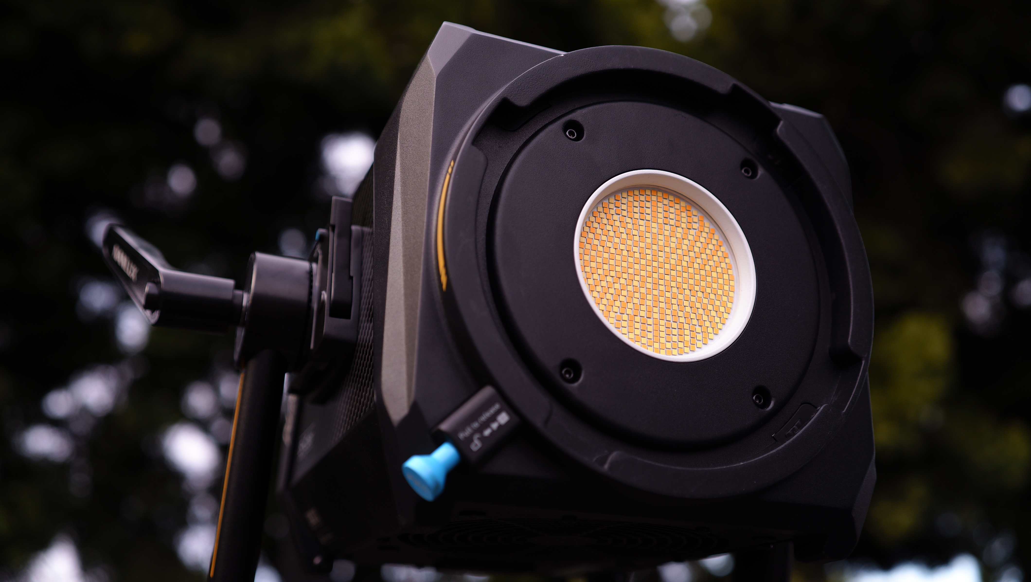 NANLUX Evoke 1200B Light Review - The Evoke Gets Even Better | CineD