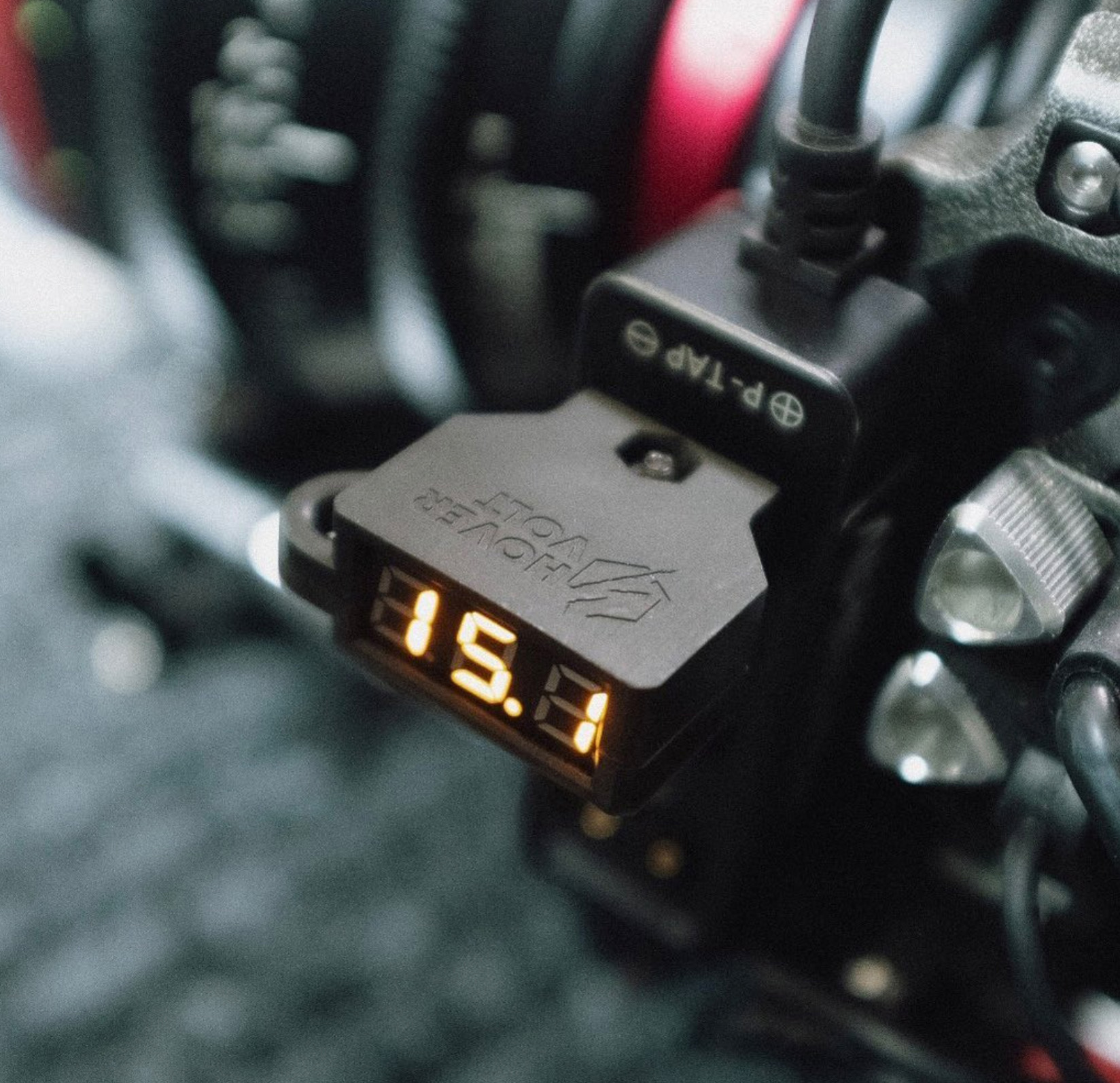 HovervoltがD-Tap電圧計を発売 － 表示色は4色から選択可能 | CineD