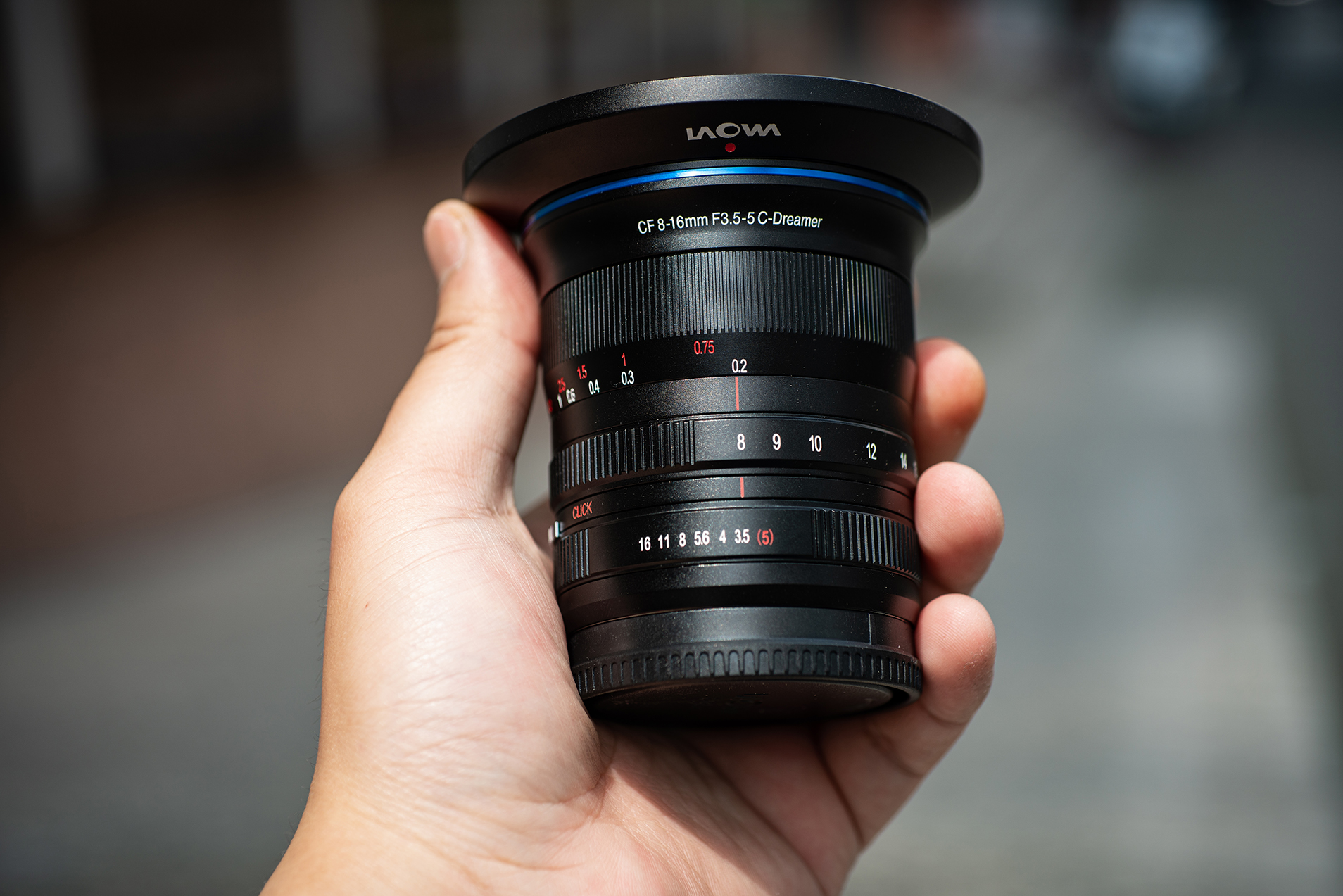 Laowa が8-16mm F3.5-5 ズームCFレンズを発表 - ミラーレスカメラ用の