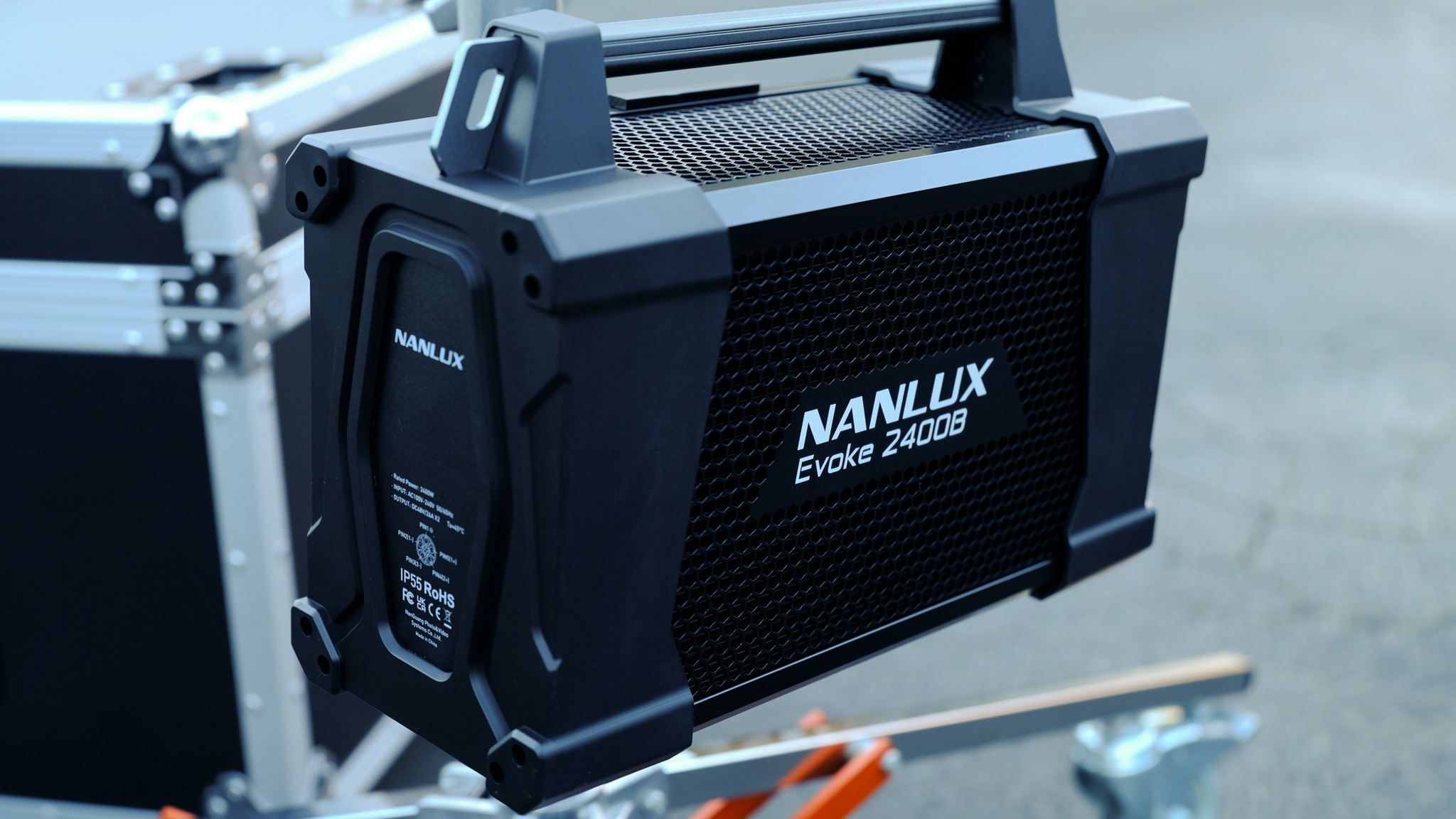 NANLUX Evoke 2400Bレビュー - 高出力LEDシネマ照明の登場 | CineD