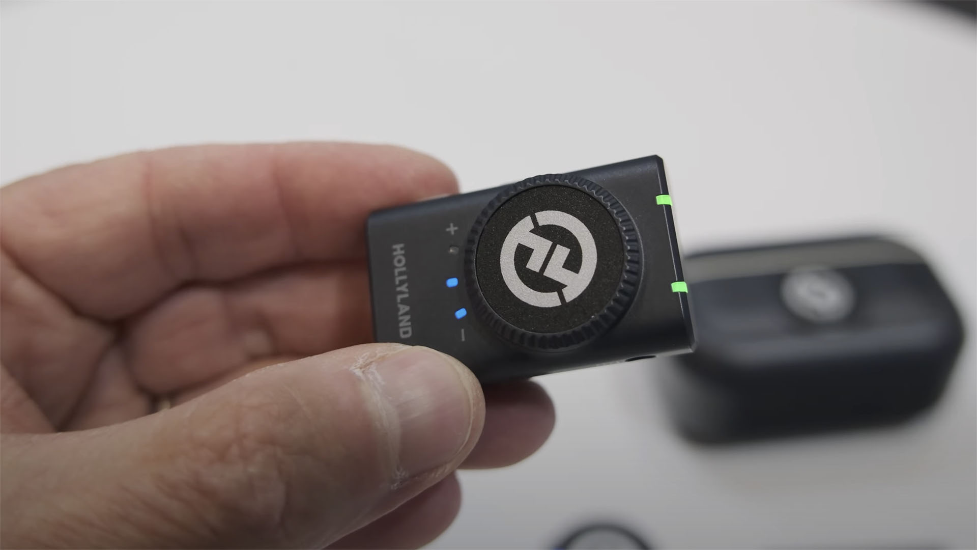 HollylandがLARK M2を発表 - ボタンサイズのデュアルマイクワイヤレス ...