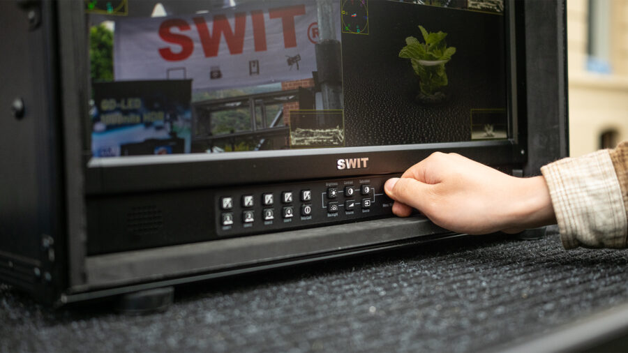 SWIT FM-215HDR 21.5" field monitor