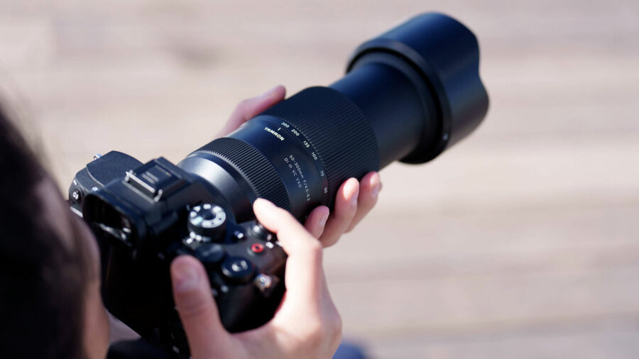 The Tamron 50-300mm F/4.5-6.3 Di III VC VXD expands when you are zooming