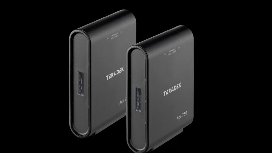 The OLED display of Teradek Ace 750 HDMI shows the system status