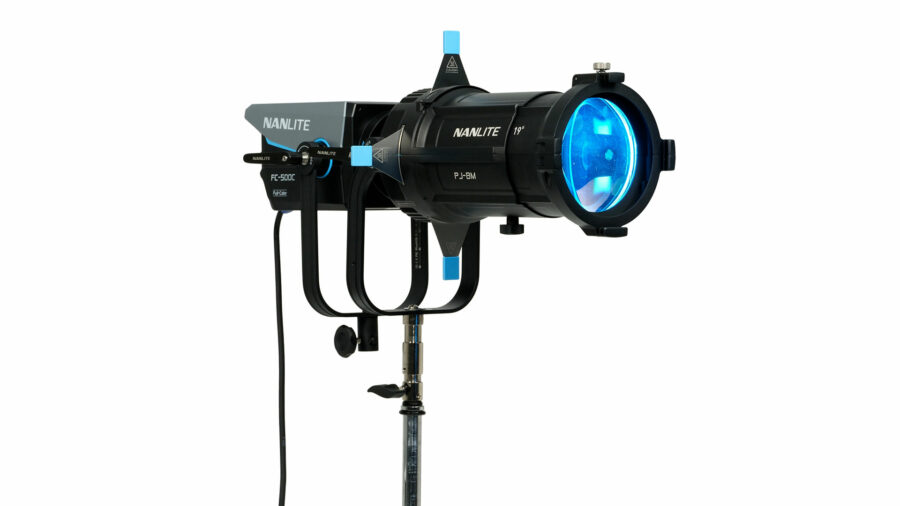 The NANLITE FC-500C has a standard Bowens mount